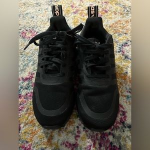 Woman’s Size 7 Multix Athletic Shoe